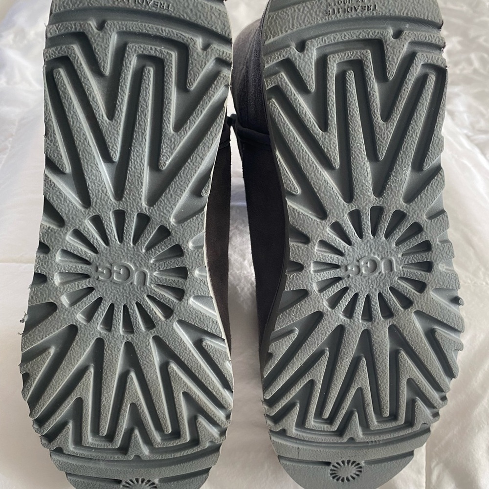 UGG Classic Short Suede Boots - Charcoal Gray - Picture 4 of 6